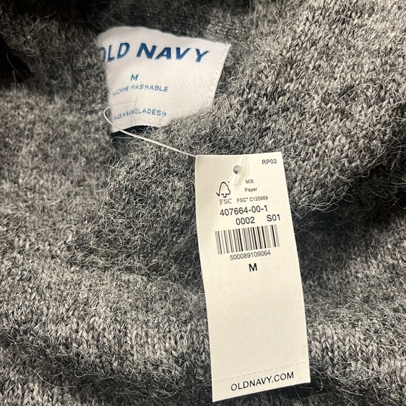NWT Old Navy women’s hooded sweater with kangaroo pocket size medium. - Picture 7 of 10